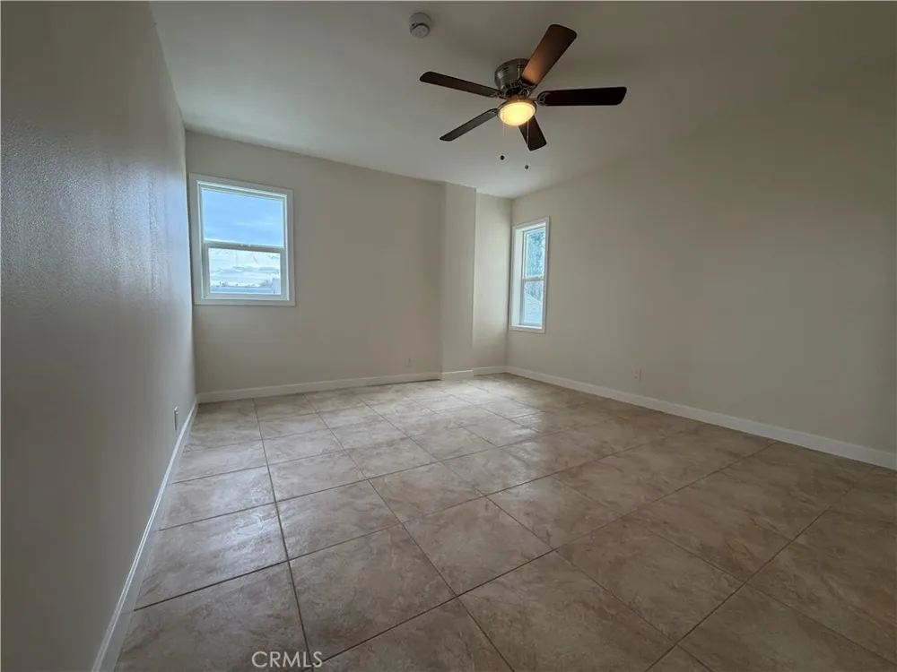 649 E 87th Los Angeles, CA 90002
