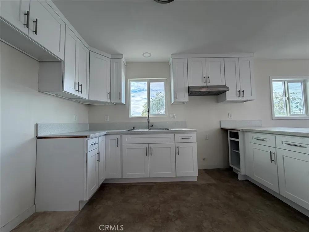 649 E 87th Los Angeles, CA 90002