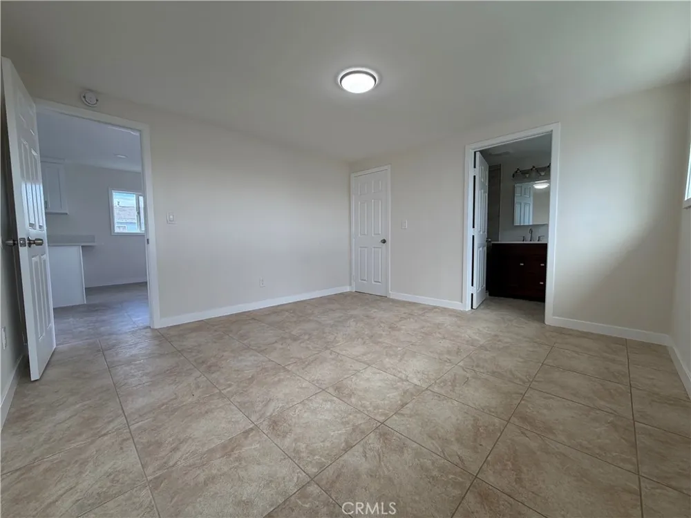 649 E 87th Los Angeles, CA 90002