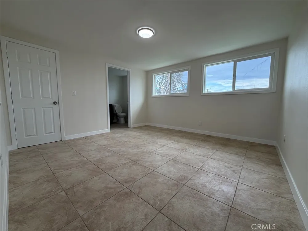 649 E 87th Los Angeles, CA 90002