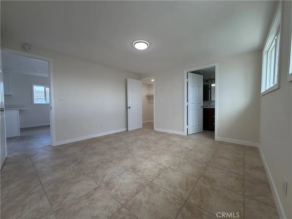 649 E 87th Los Angeles, CA 90002