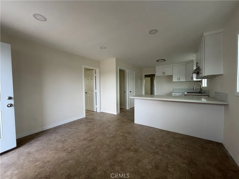 649 E 87th Los Angeles, CA 90002
