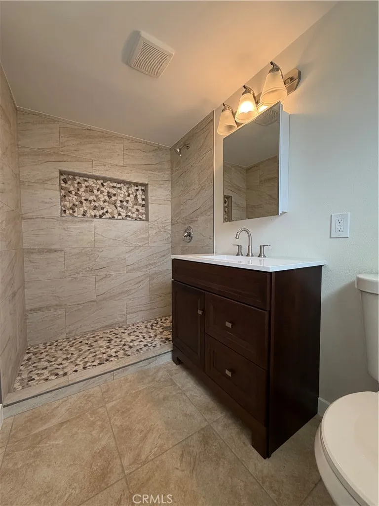 649 E 87th Los Angeles, CA 90002