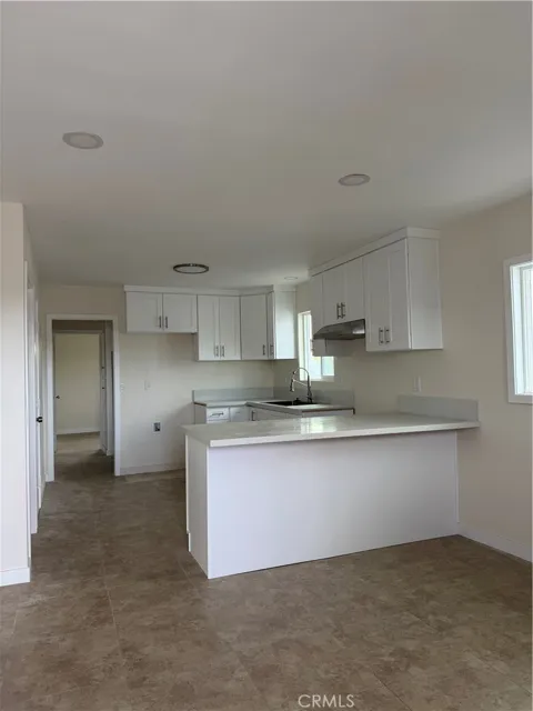 649 E 87th