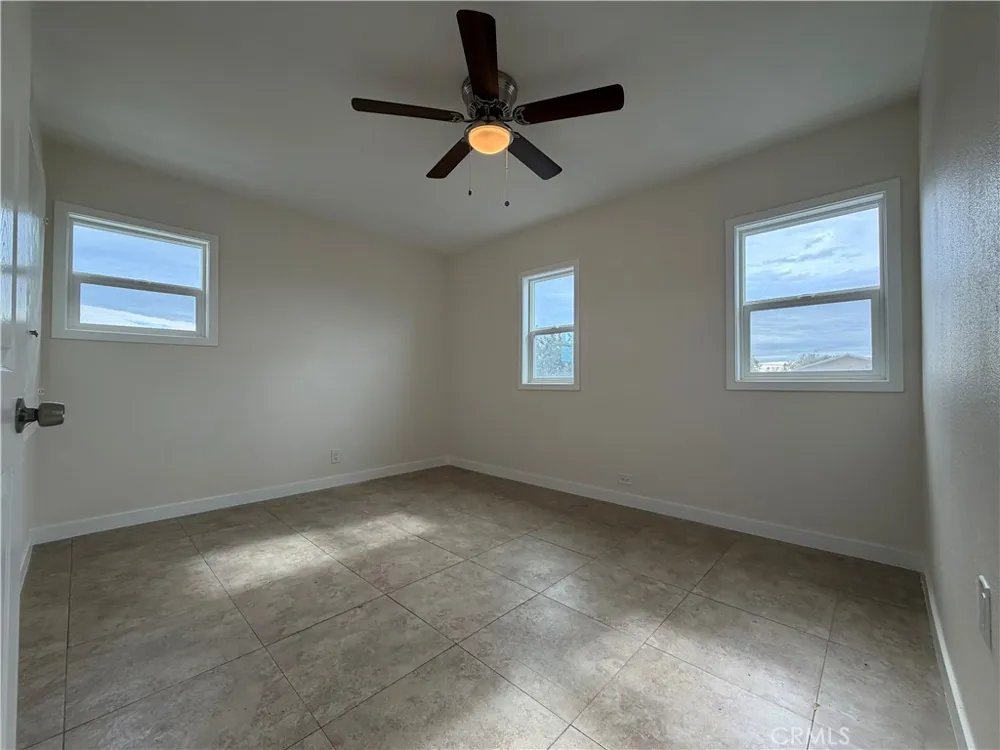 649 E 87th Los Angeles, CA 90002