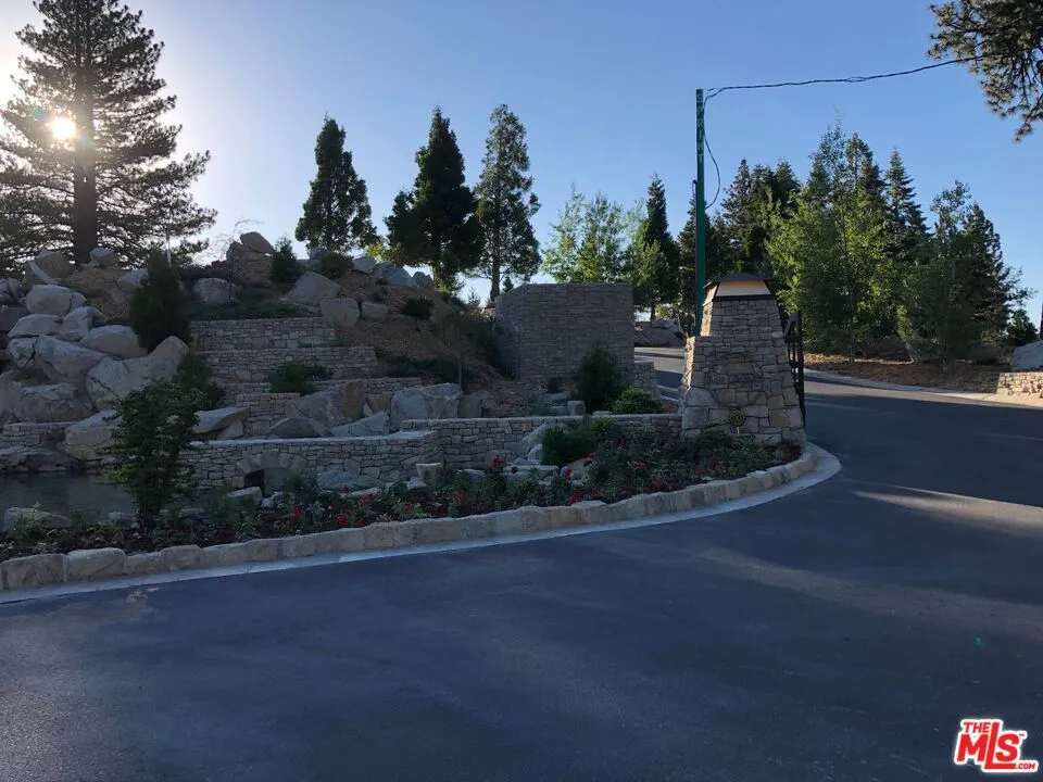 196 Mill Pond Road Lake Arrowhead, CA 92352