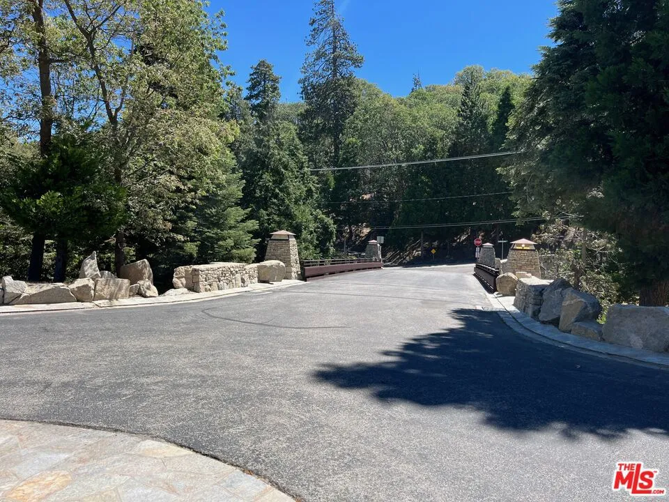 196 Mill Pond Road Lake Arrowhead, CA 92352
