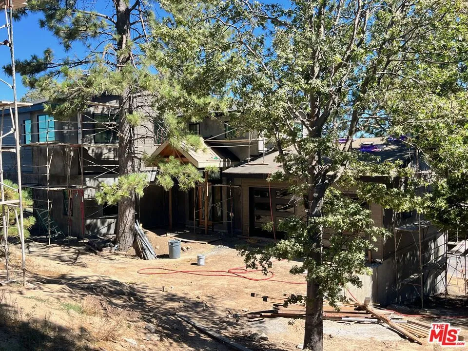 196 Mill Pond Road Lake Arrowhead, CA 92352