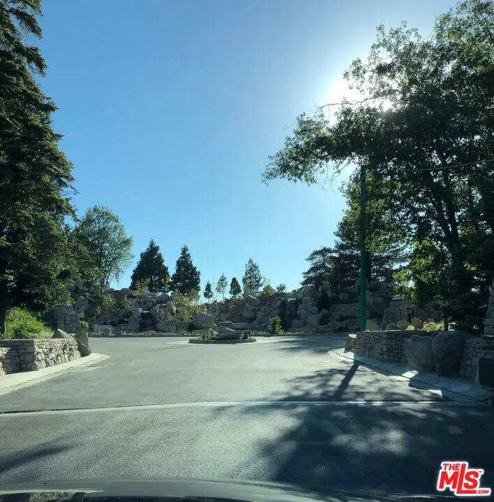 196 Mill Pond Road Lake Arrowhead, CA 92352