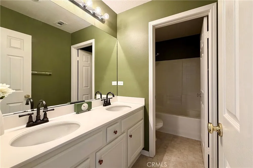 28410 Agajanian Saugus, CA 91390