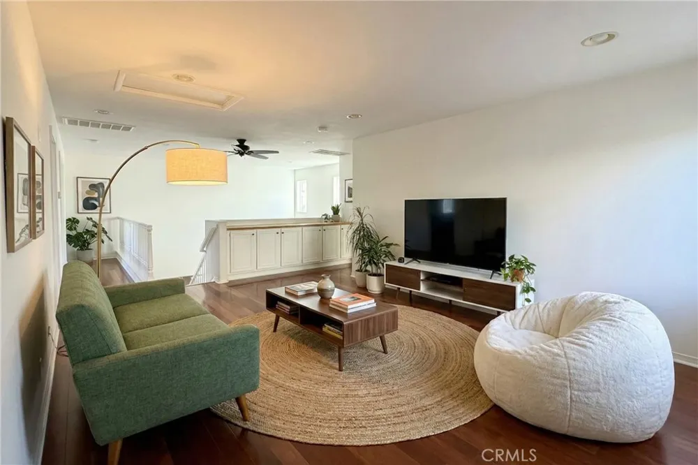 28410 Agajanian Saugus, CA 91390