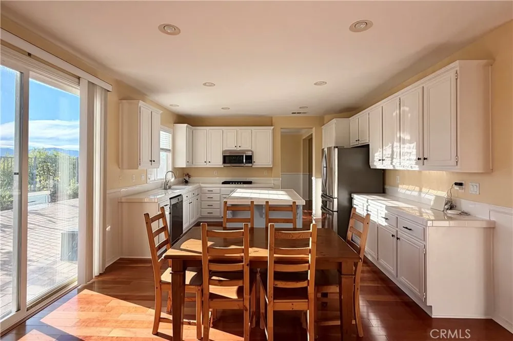 28410 Agajanian Saugus, CA 91390