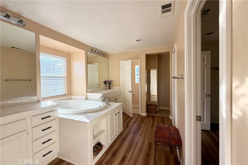 28410 Agajanian Saugus, CA 91390