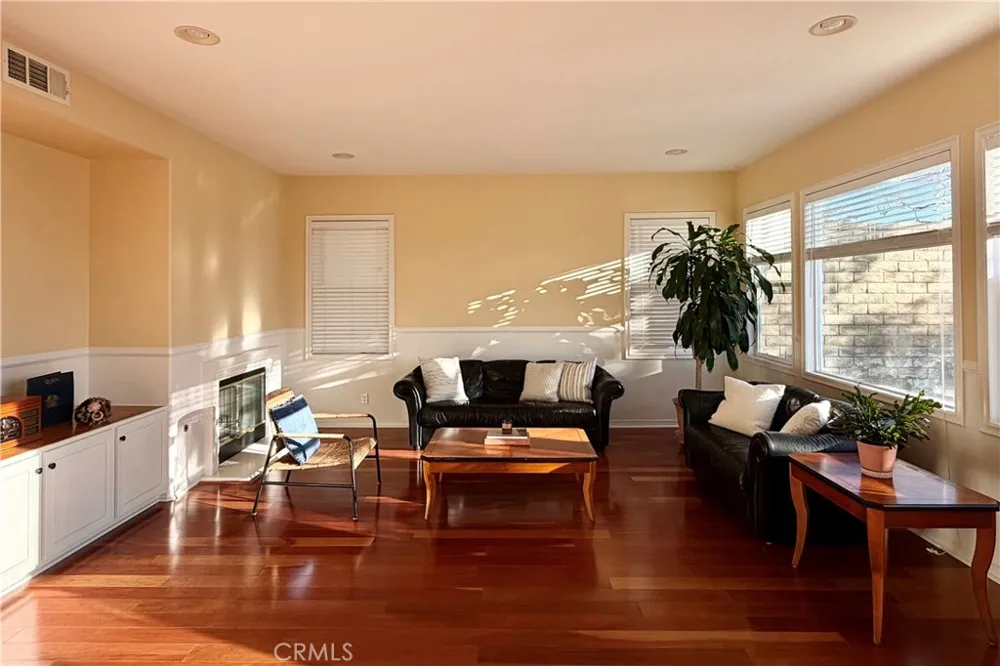 28410 Agajanian Saugus, CA 91390