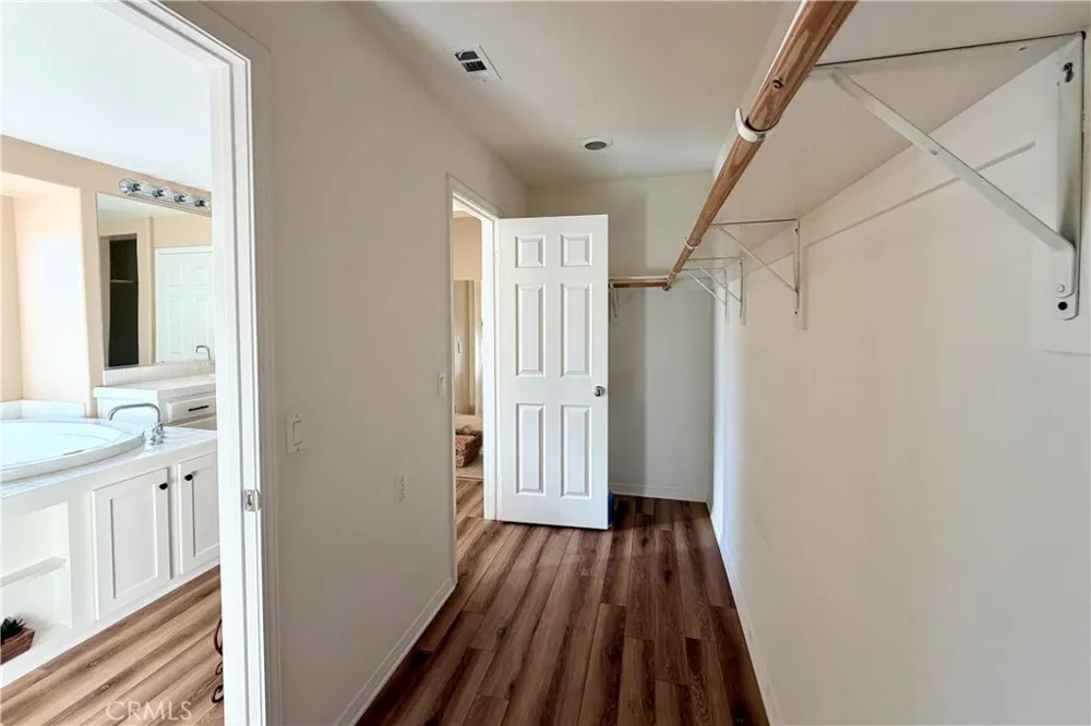 28410 Agajanian Saugus, CA 91390