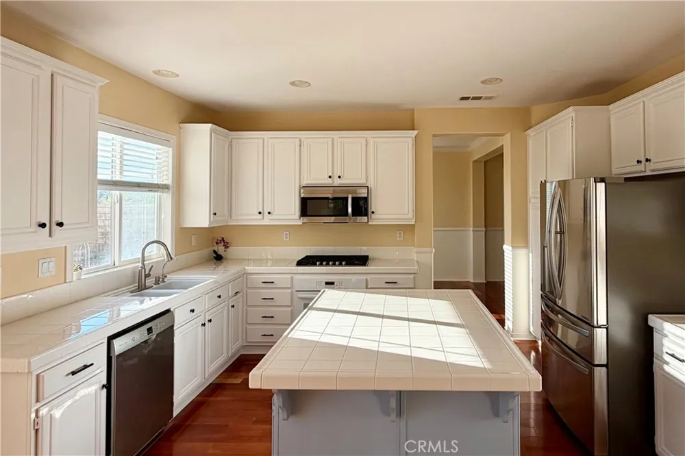 28410 Agajanian Saugus, CA 91390