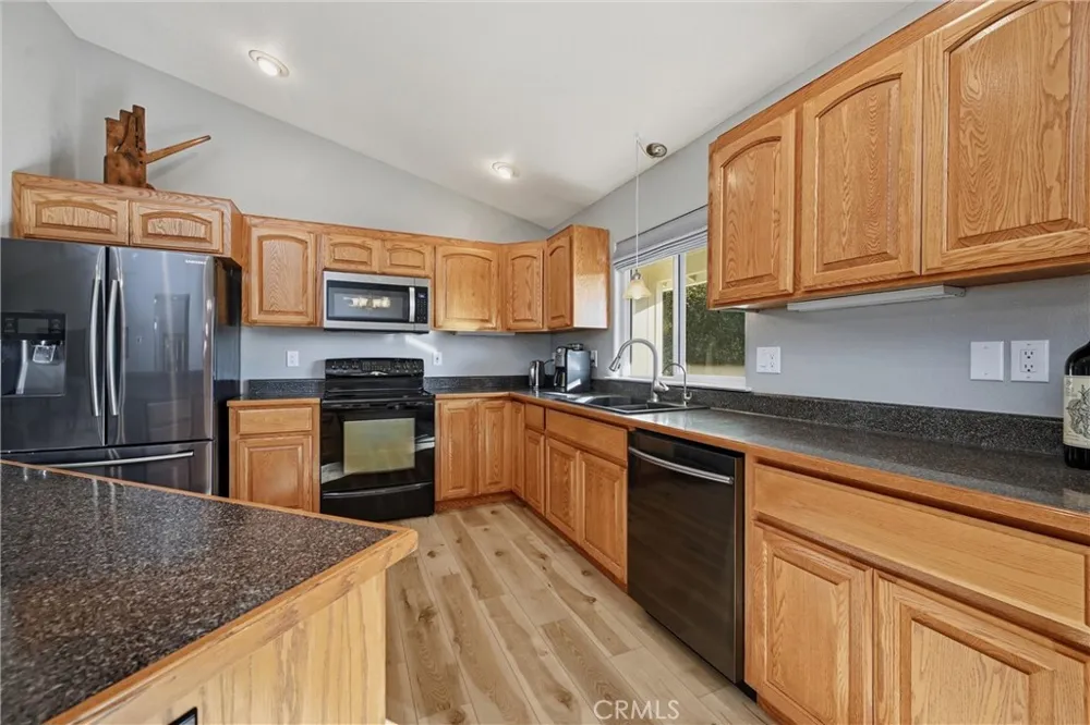 19093 Ravenhill Road Hidden Valley Lake, CA 95467