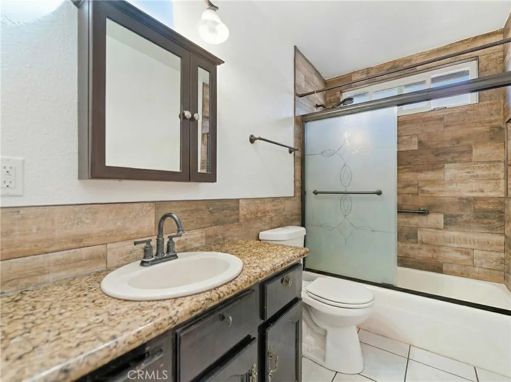8211 Wilbarn Paramount, CA 90723