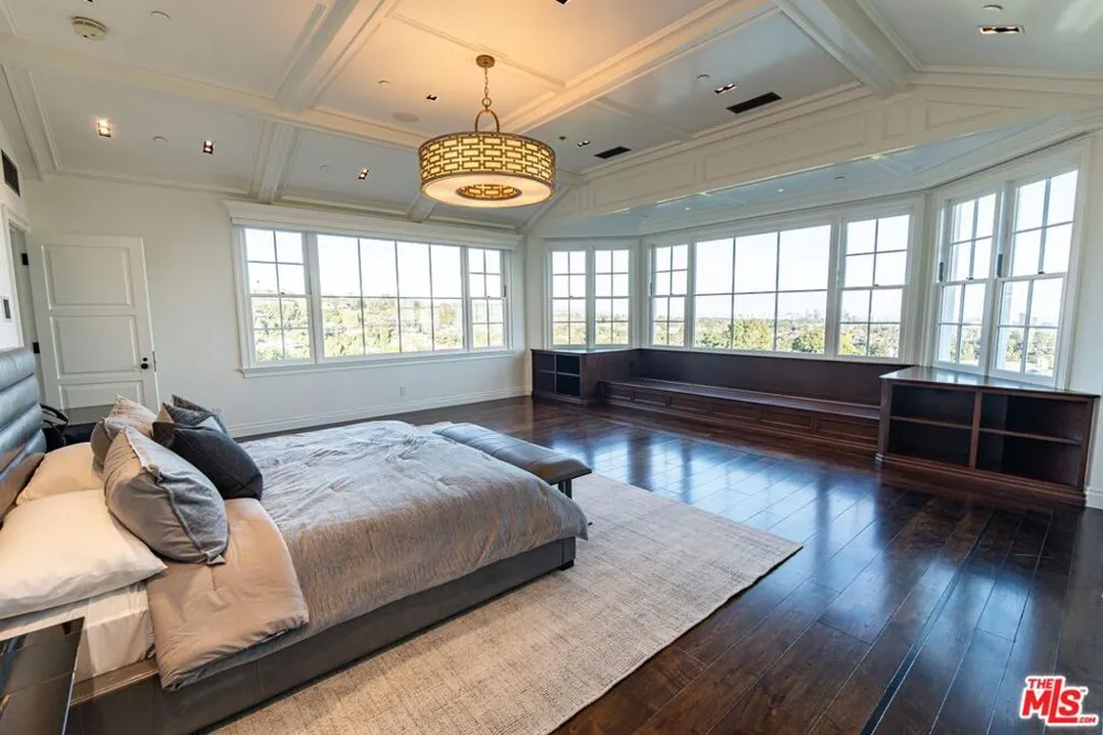 1676 Alta Mura Road Pacific Palisades, CA 90272