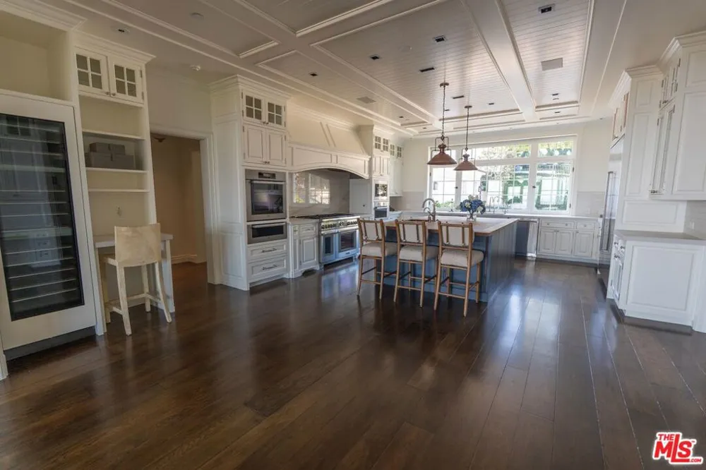 1676 Alta Mura Road Pacific Palisades, CA 90272
