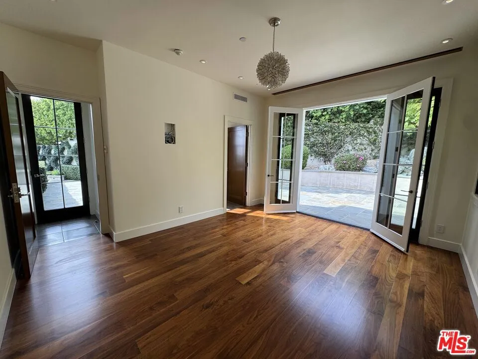 1676 Alta Mura Road Pacific Palisades, CA 90272
