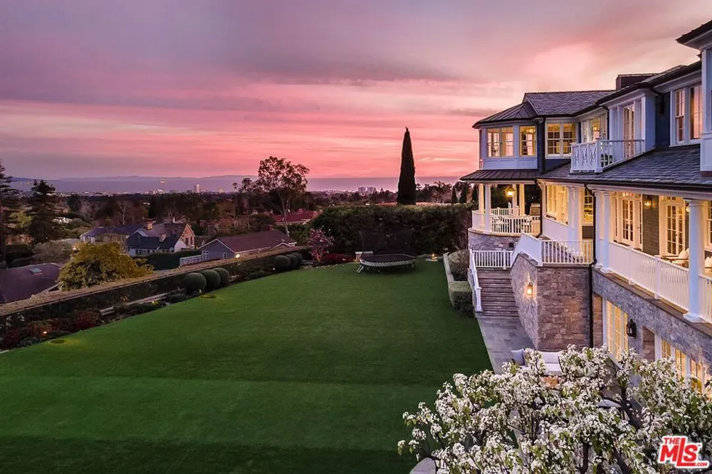 1676 Alta Mura Road Pacific Palisades, CA 90272