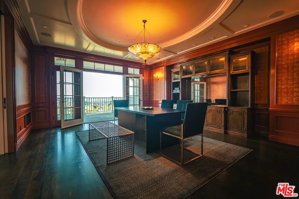 1676 Alta Mura Road Pacific Palisades, CA 90272