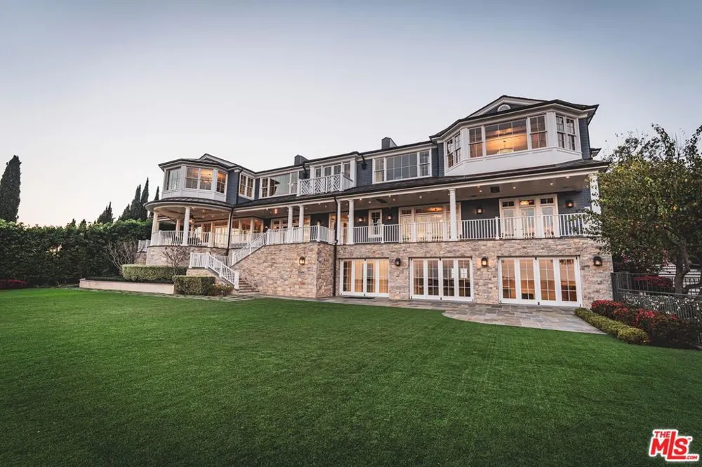 1676 Alta Mura Road Pacific Palisades, CA 90272