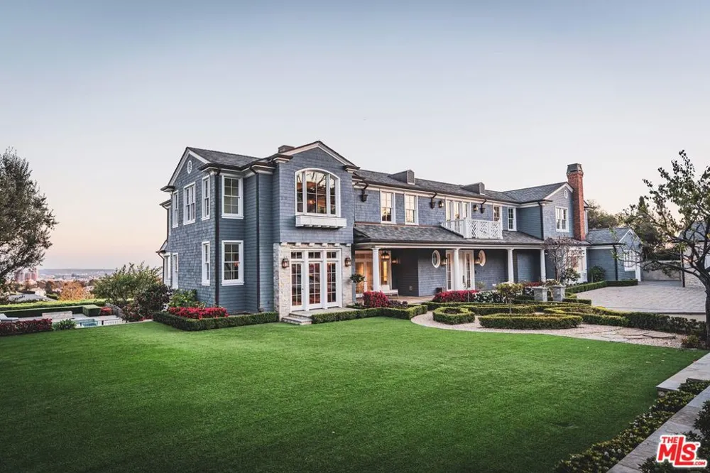 1676 Alta Mura Road Pacific Palisades, CA 90272