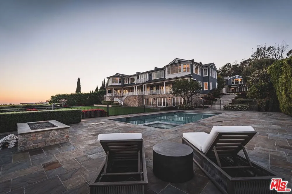 1676 Alta Mura Road Pacific Palisades, CA 90272