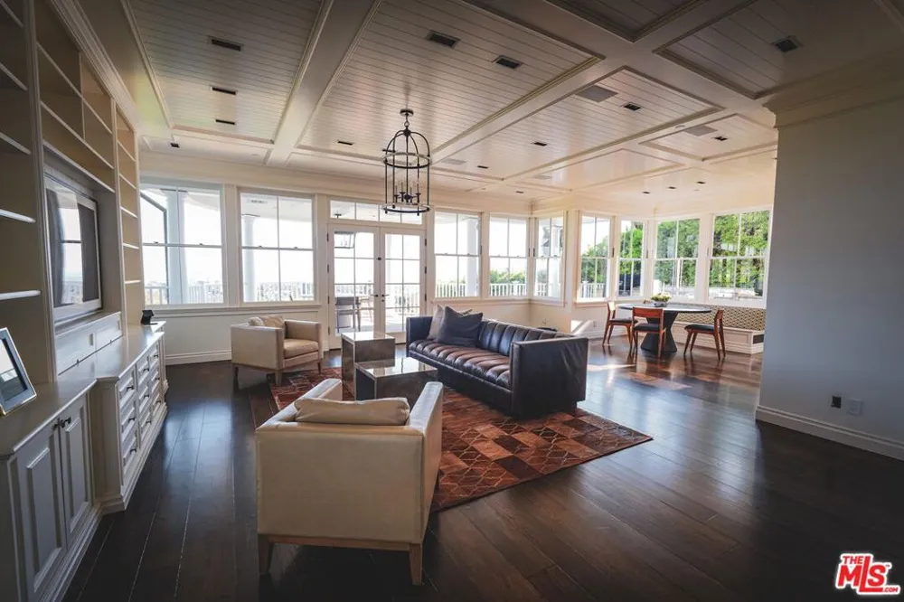 1676 Alta Mura Road Pacific Palisades, CA 90272
