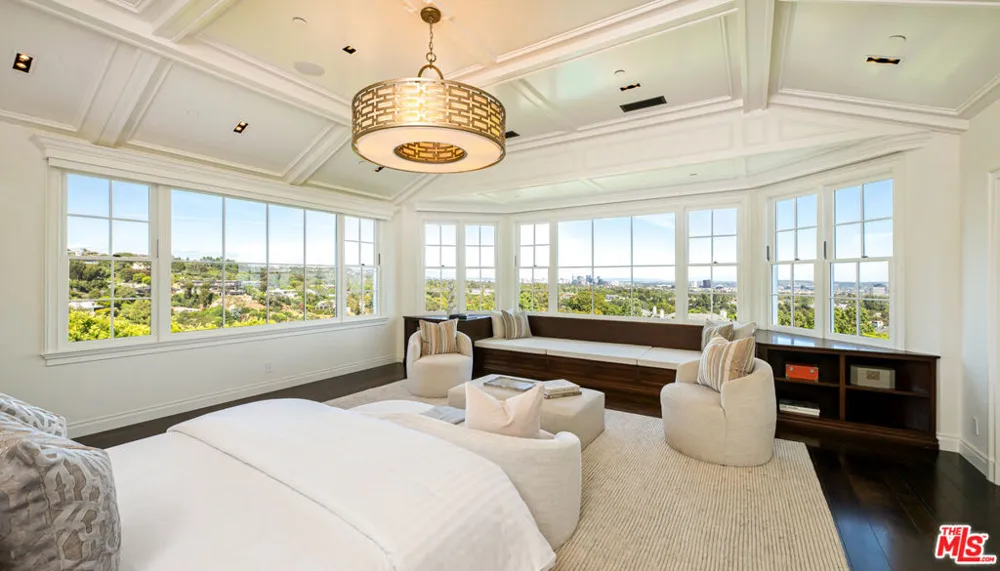 1676 Alta Mura Road Pacific Palisades, CA 90272