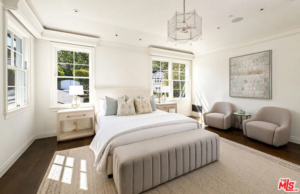 1676 Alta Mura Road Pacific Palisades, CA 90272