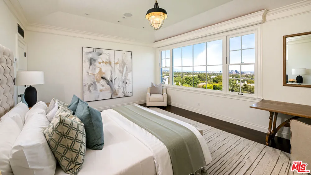 1676 Alta Mura Road Pacific Palisades, CA 90272