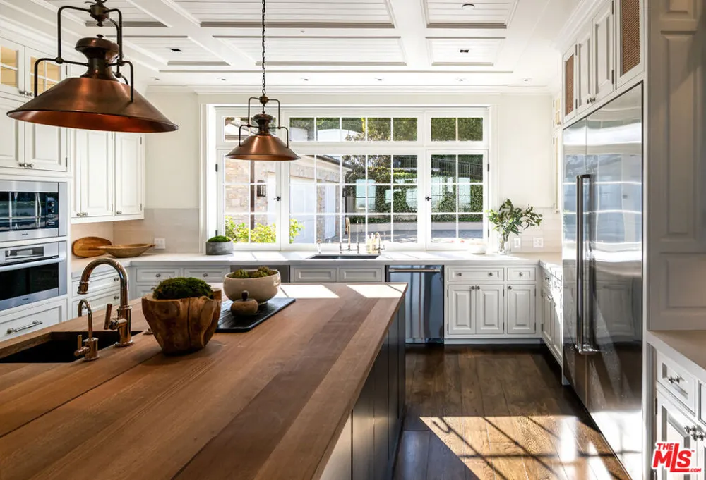 1676 Alta Mura Road Pacific Palisades, CA 90272