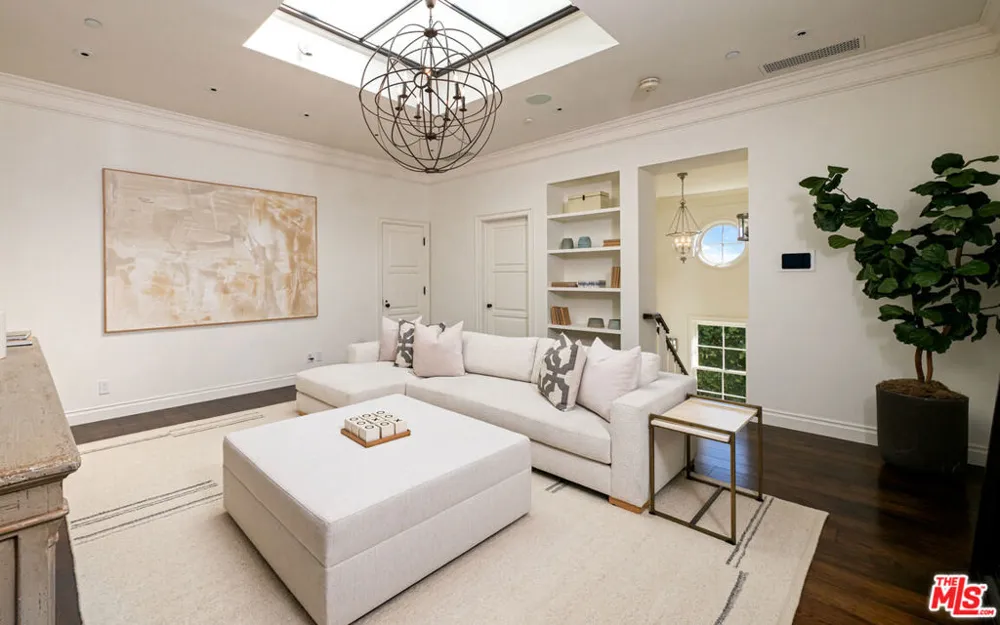 1676 Alta Mura Road Pacific Palisades, CA 90272