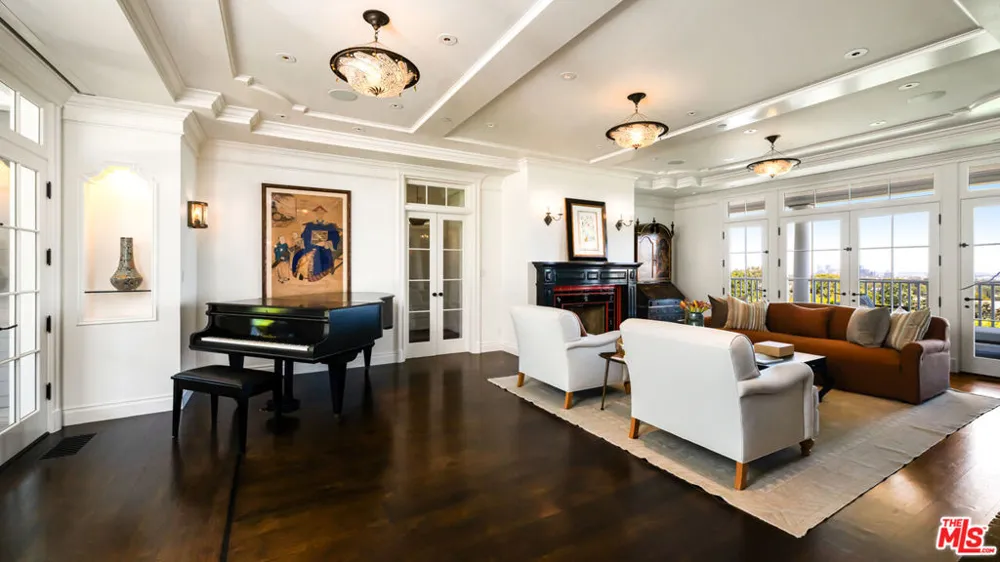 1676 Alta Mura Road Pacific Palisades, CA 90272