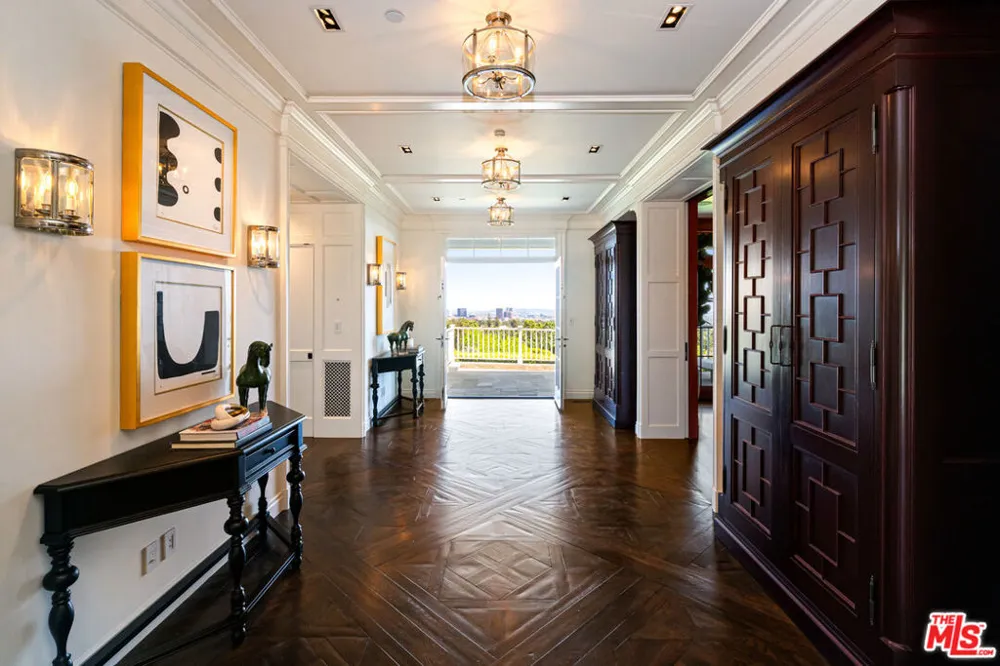 1676 Alta Mura Road Pacific Palisades, CA 90272