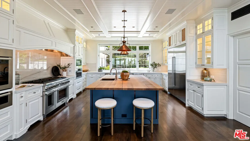 1676 Alta Mura Road Pacific Palisades, CA 90272