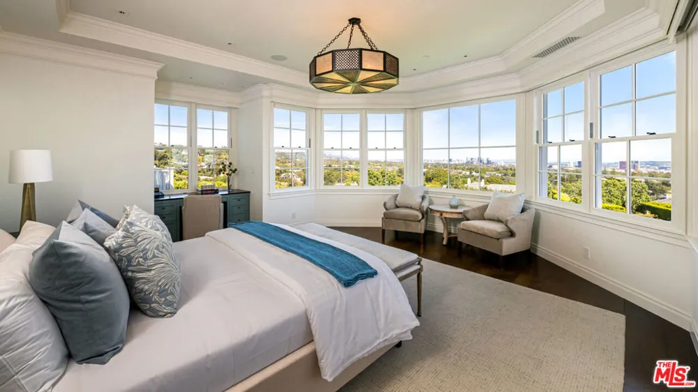 1676 Alta Mura Road Pacific Palisades, CA 90272