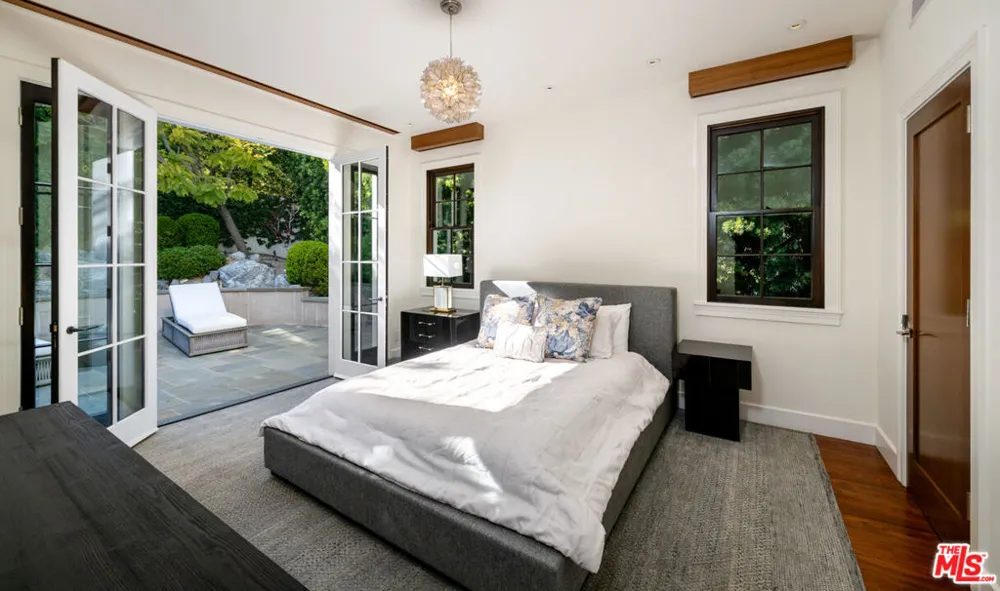 1676 Alta Mura Road Pacific Palisades, CA 90272