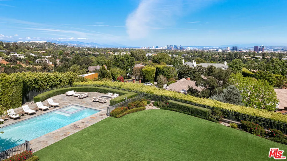 1676 Alta Mura Road Pacific Palisades, CA 90272