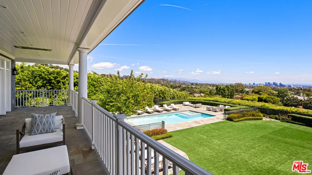 1676 Alta Mura Road Pacific Palisades, CA 90272