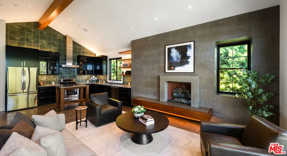 1676 Alta Mura Road Pacific Palisades, CA 90272
