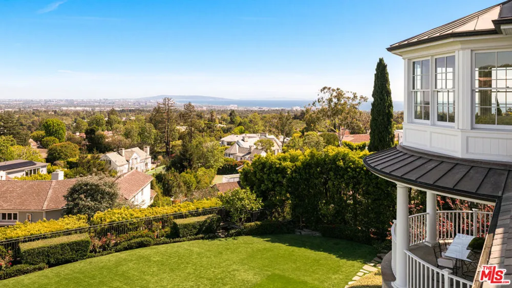 1676 Alta Mura Road Pacific Palisades, CA 90272
