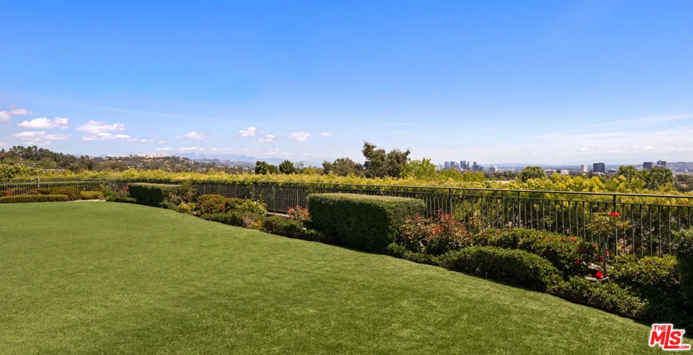 1676 Alta Mura Road Pacific Palisades, CA 90272