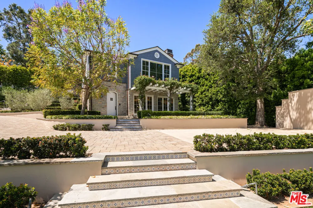 1676 Alta Mura Road Pacific Palisades, CA 90272