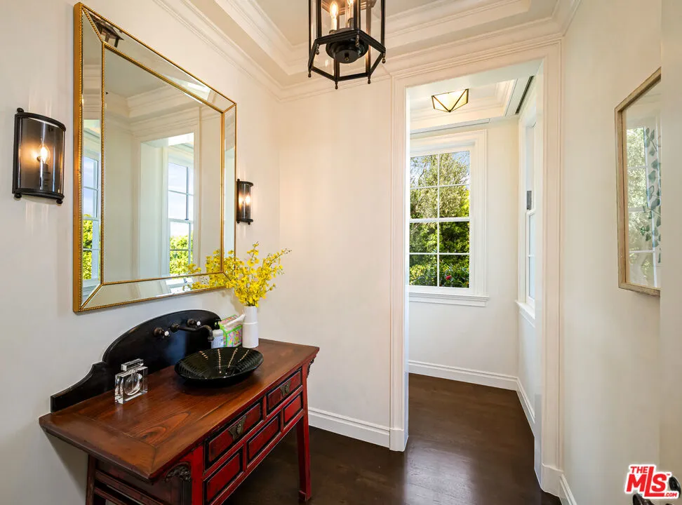 1676 Alta Mura Road Pacific Palisades, CA 90272