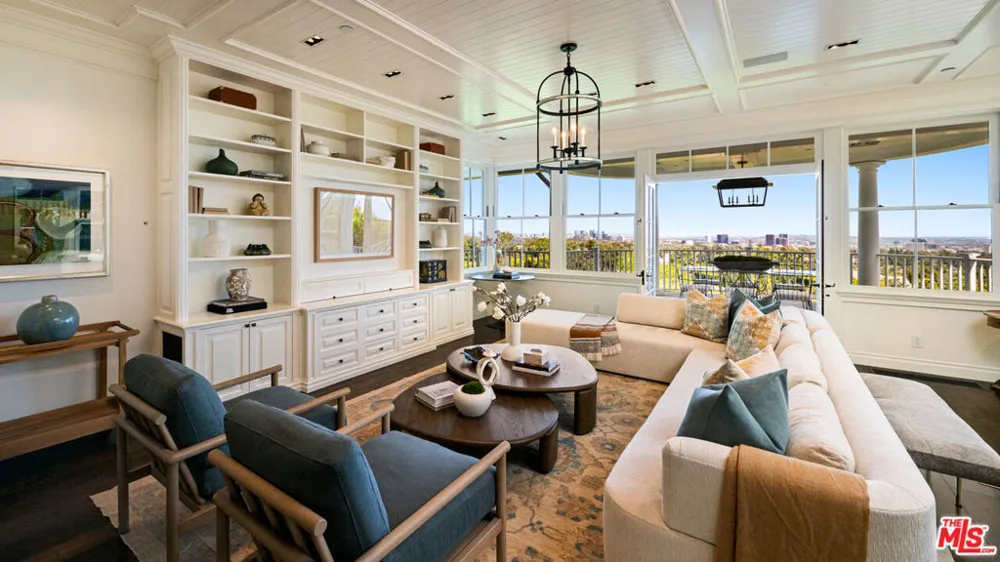 1676 Alta Mura Road Pacific Palisades, CA 90272