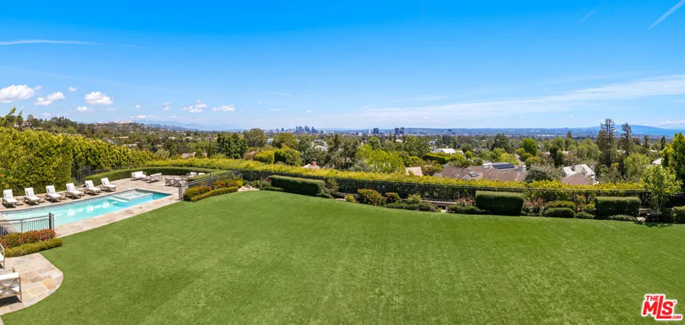 1676 Alta Mura Road Pacific Palisades, CA 90272